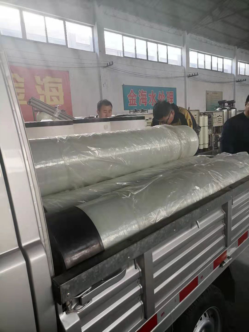 軟化水設備裝車現(xiàn)場.jpg